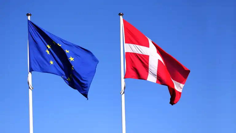 EU-flag og dansk flag